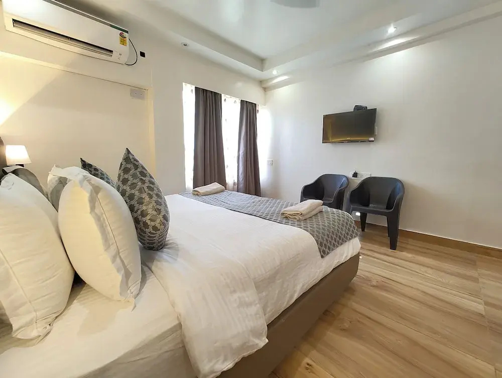 Lucknow Hotel P-R-I-S-H-A Stay
