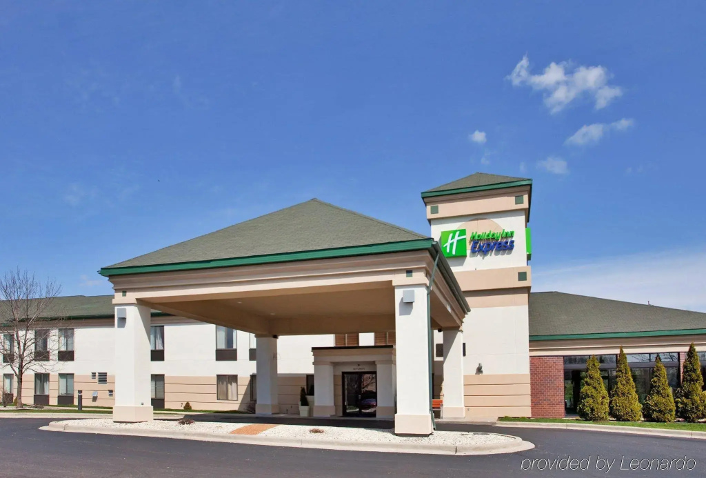Comfort Inn & Suites NW Milwaukee