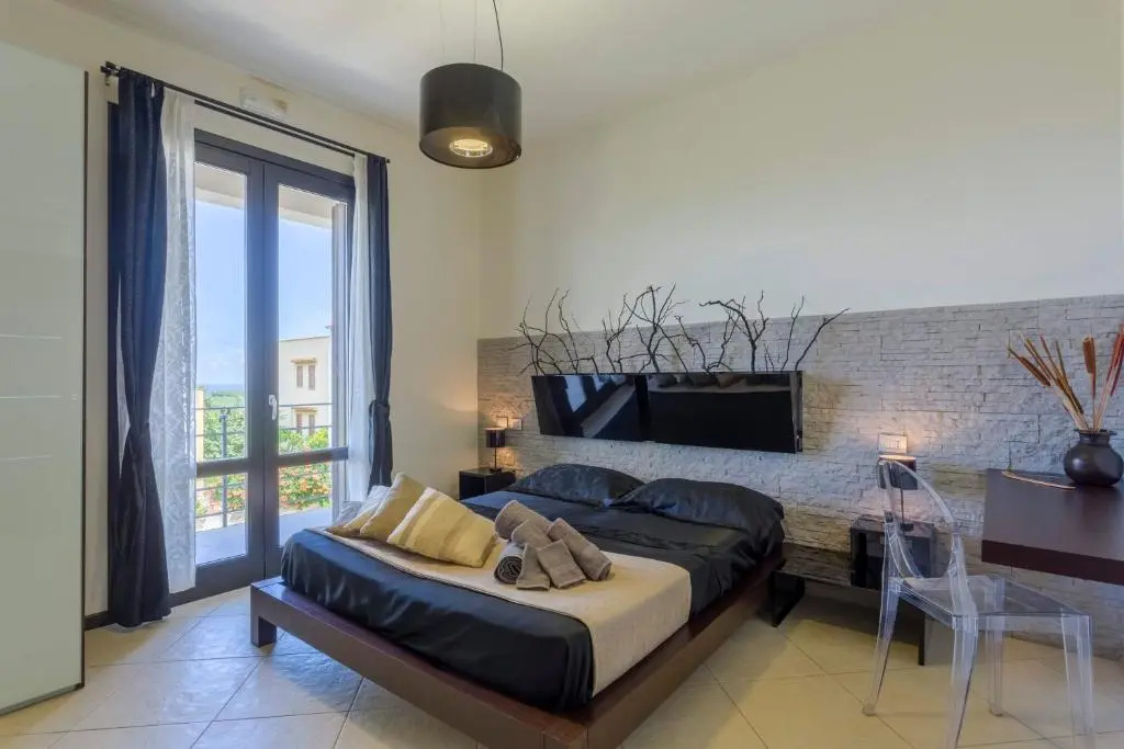 Deluxe Double room with balcony and with sea view (full double bed)