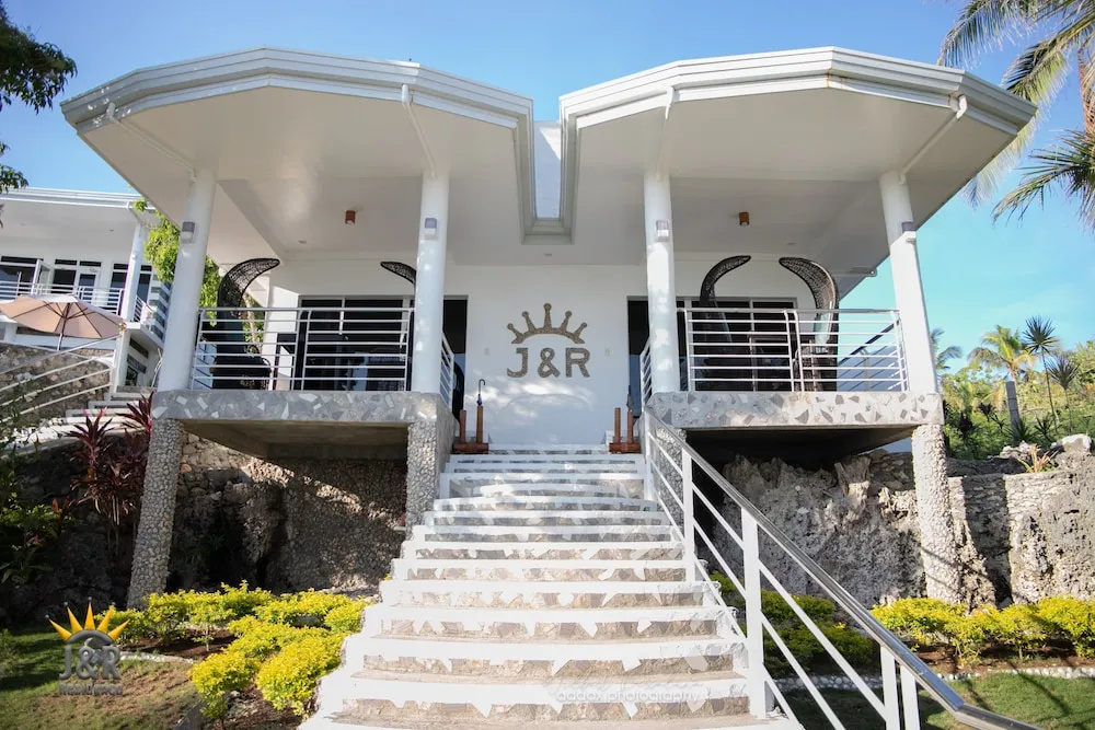 Deluxe Double room beachfront (full double bed)