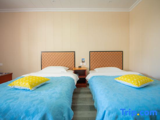Standard room with courtyard view