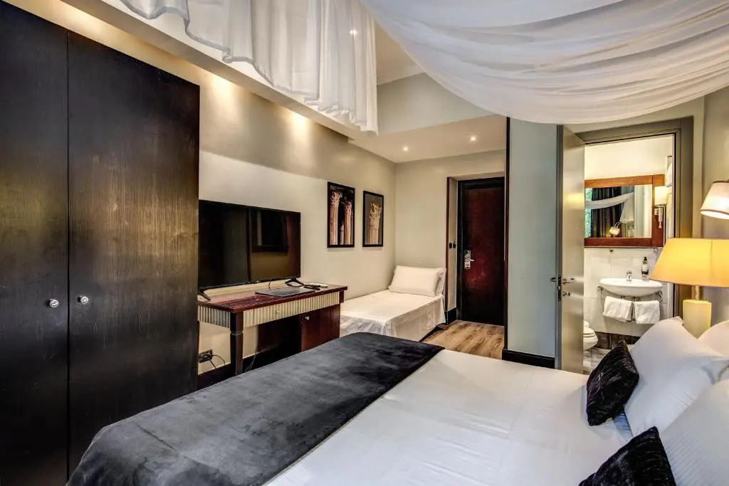 Standard Triple room