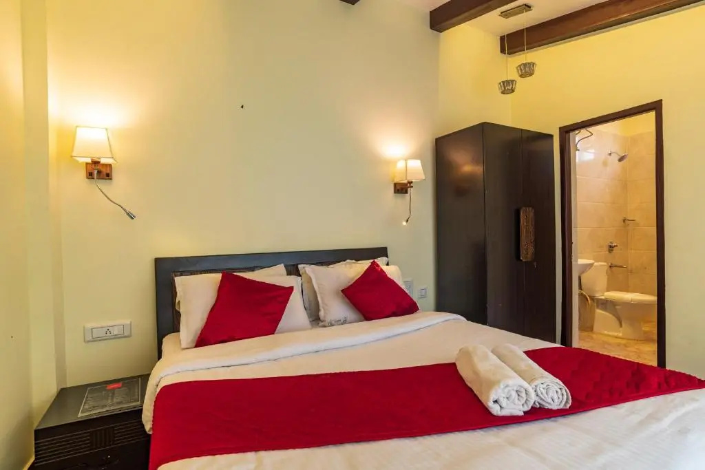 Deluxe Double room (full double bed)