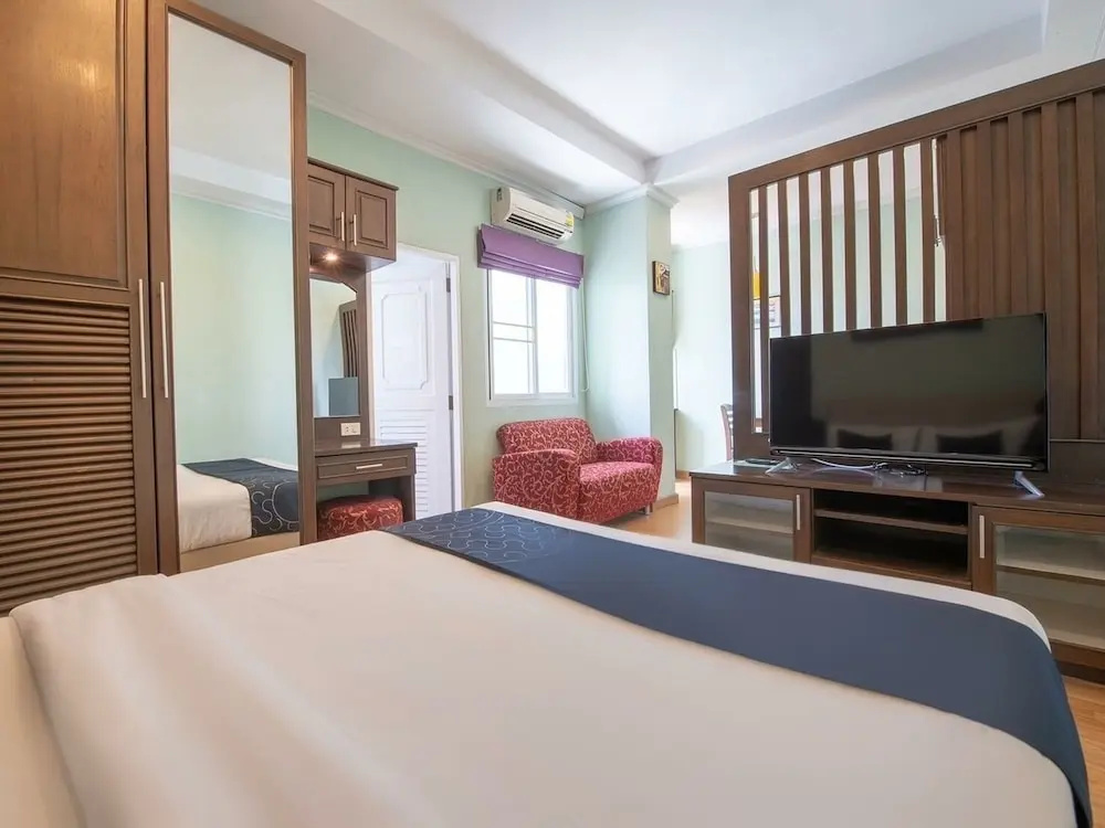 Blooming Hill Boutique Suites — фото