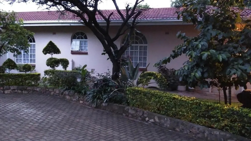 Lynn's Guest House