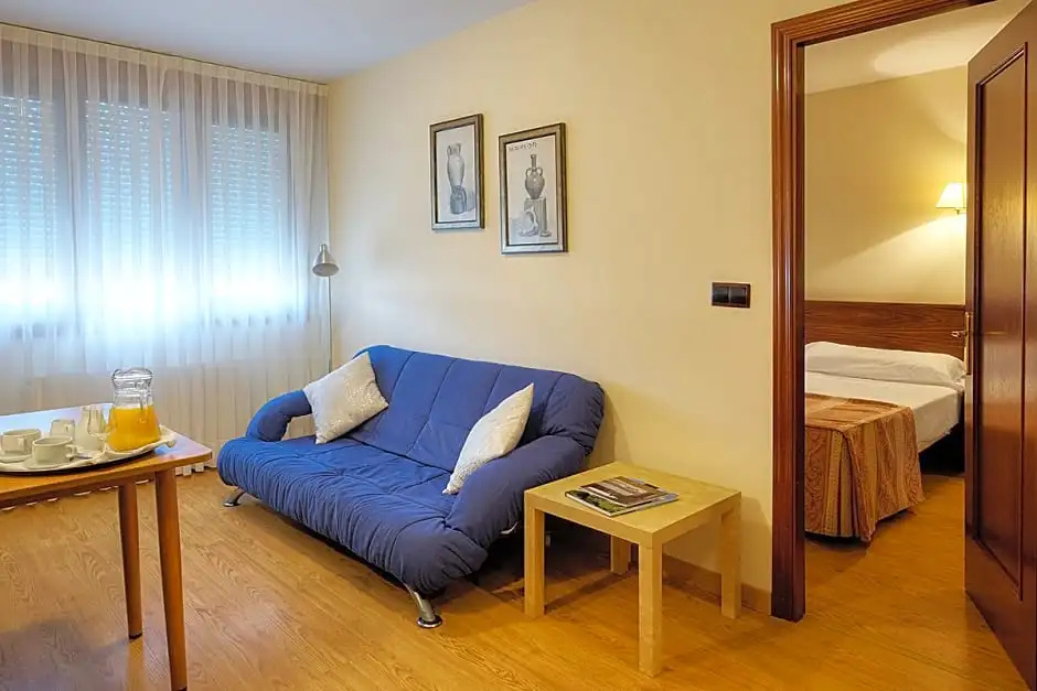 Palacio Arias and Hotel y Apartamentos Arias - Chambres