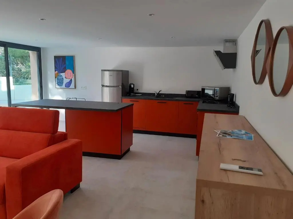 2 Bedrooms Apartment