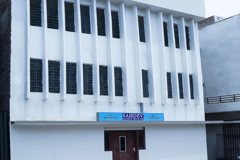 OYO 16169 Sahdev Guest House
