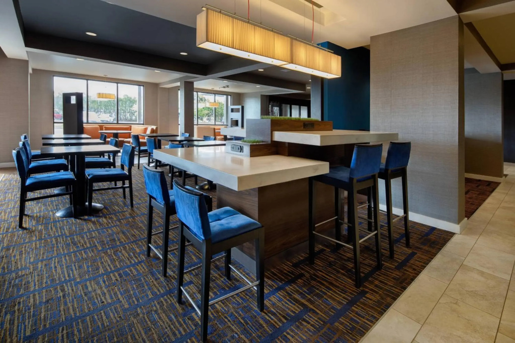 Courtyard by Marriott Grand Rapids Airport - фото 26