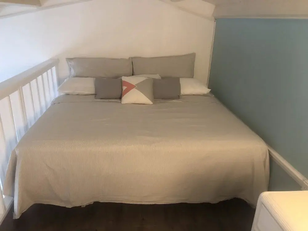 Cozy one-bedroom & mezzanine apartment