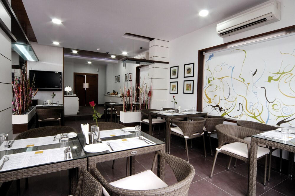 Food & Beverage
