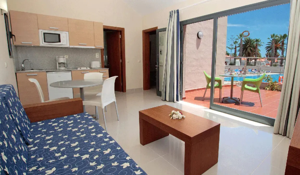 1 Bedroom Apartment with pool view