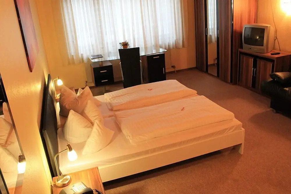 Standard Double room (full double bed)