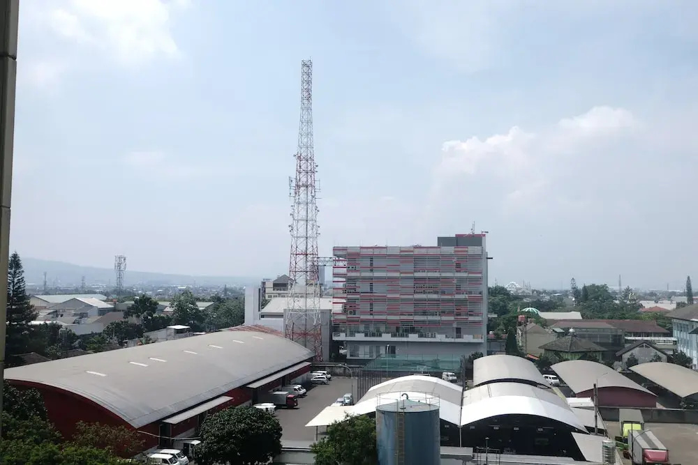 Homey 2Br At Suites @Metro Apartment