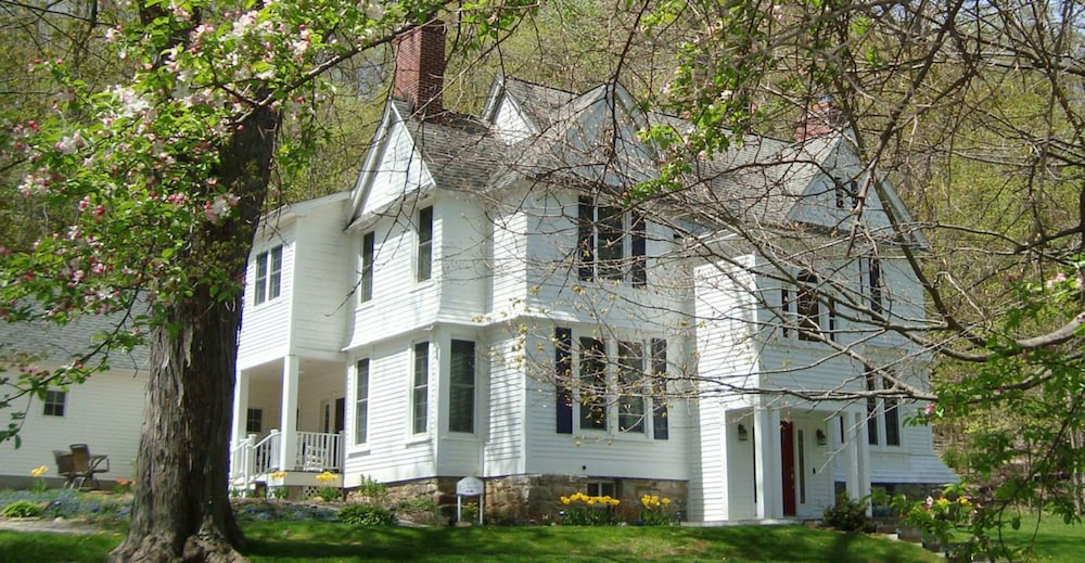 The Pawling House Bed & Breakfast