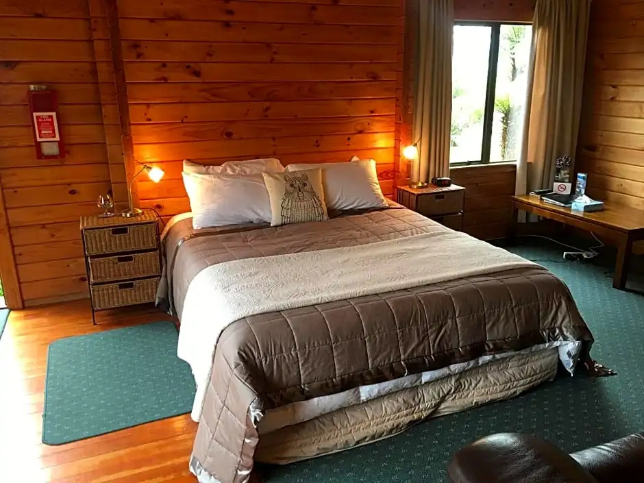 Double Spa Chalet full double bed