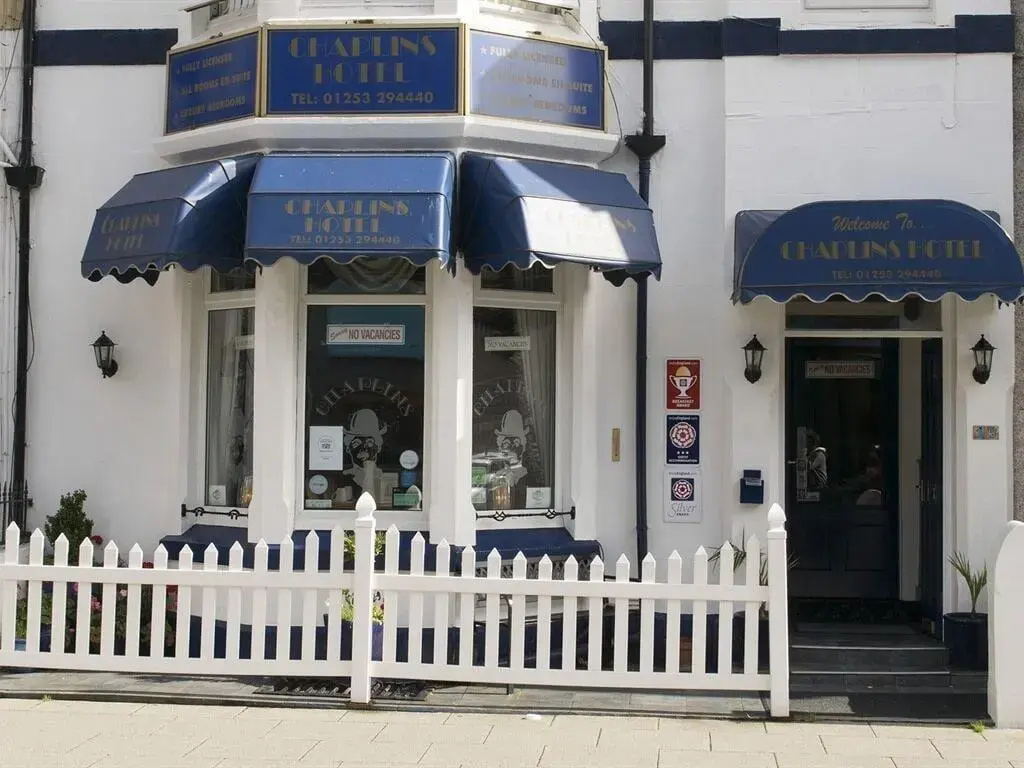 Chaplins Hotel - Guest house