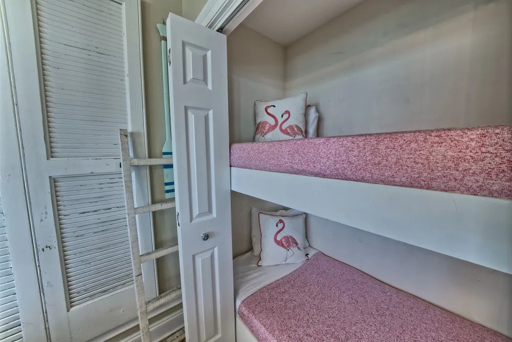 Cozy Oceanfront Condo with Beachside Pool - Unit 1602 by RedAwning