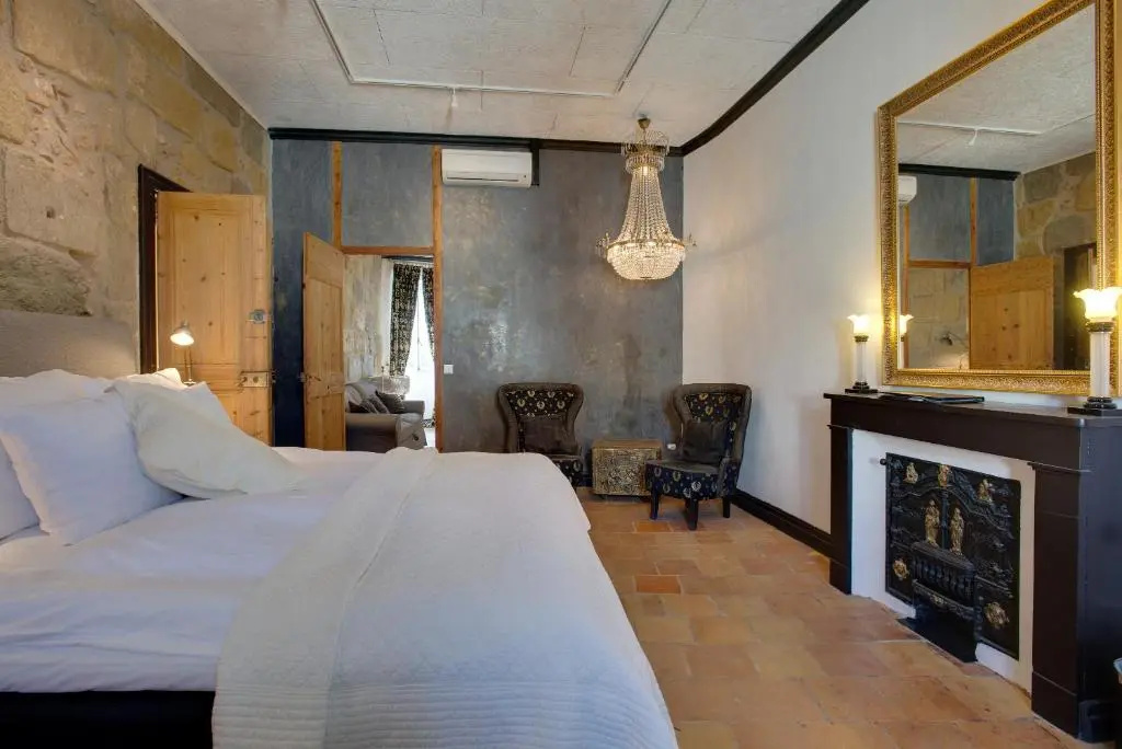 Deluxe Suite