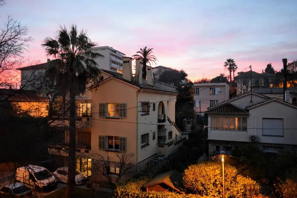 Spacious Luxury apt, 12 min walk to Croisette beach and Conf Centre
