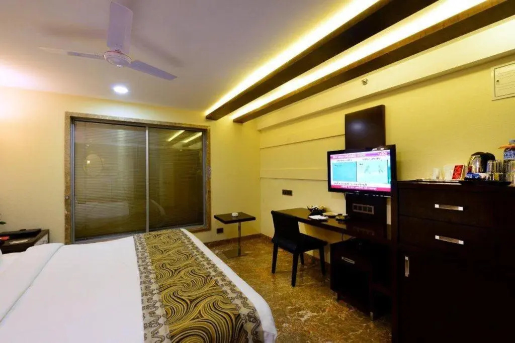 Deluxe Double room (full double bed)
