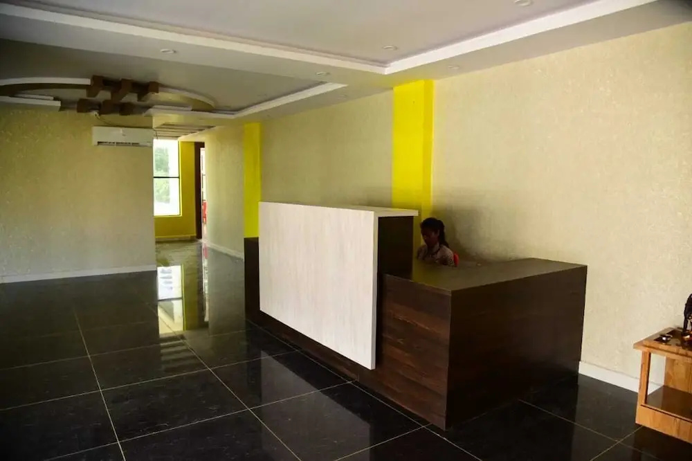 Lobby & Reception