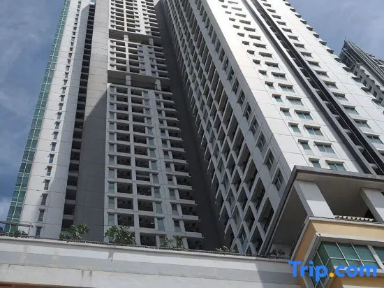 Strategic Thamrin Executive Apt w/ Pool, Gym Wi-Fi