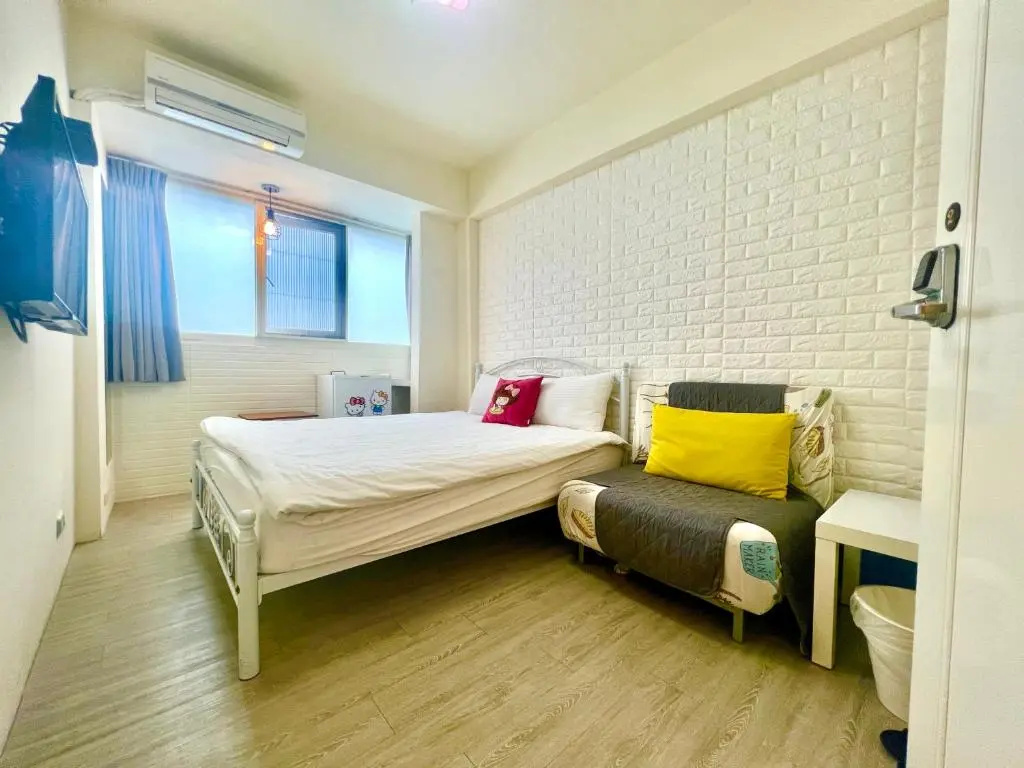Standard Double room (full double bed)