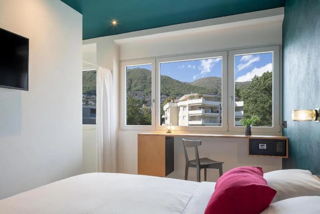 Standard room with mountain view