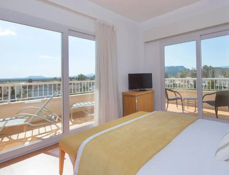 Suite with balcony