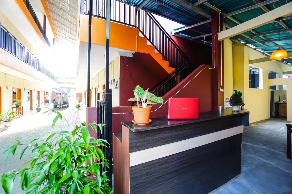 Lobby & Reception