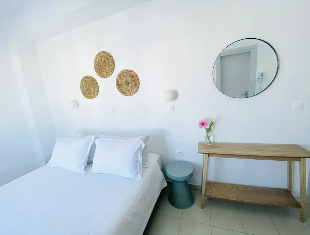 Standard Double room with balcony (full double bed)