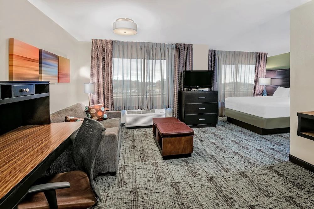 Staybridge Suites Lubbock - University Area by IHG - Chambres