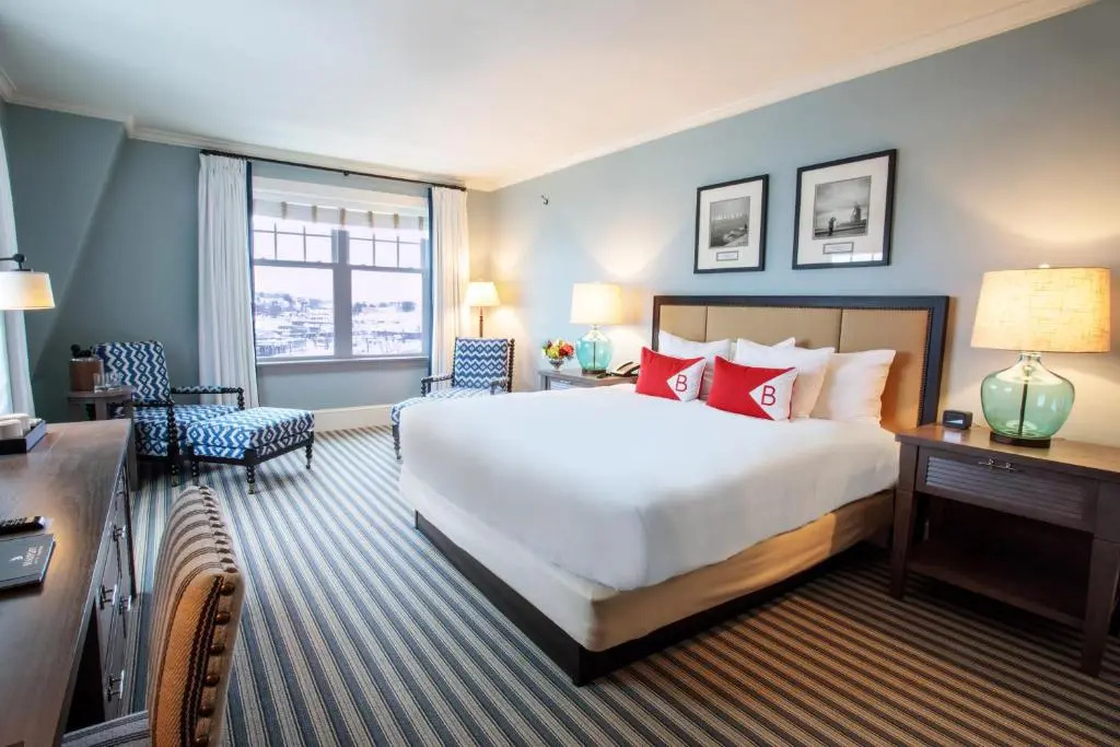 Classic Double room with city view (full double bed)