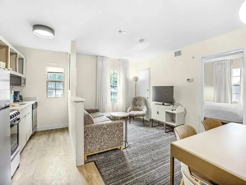 Double Suite (full double bed)