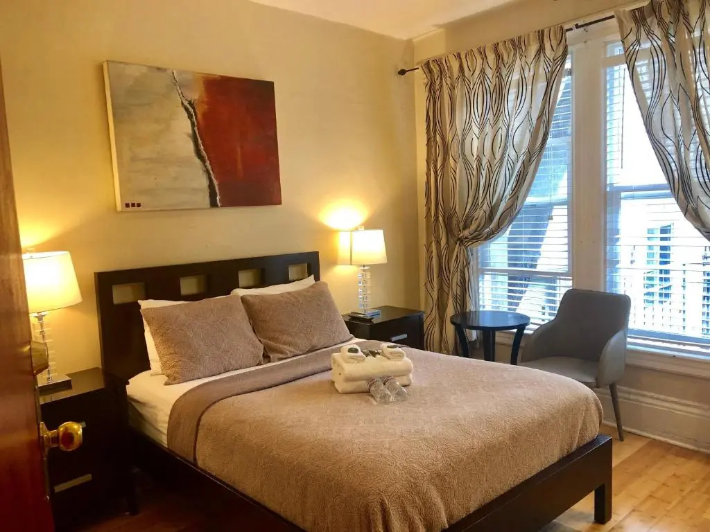 Deluxe Double room (full double bed)