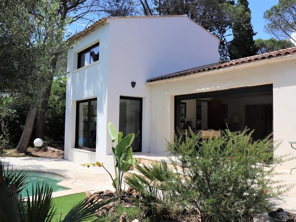 Lavish Holiday Home in Frejus With Private Swimming Pool