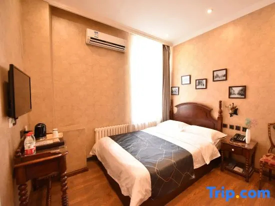 Standard Double room with city view (full double bed)