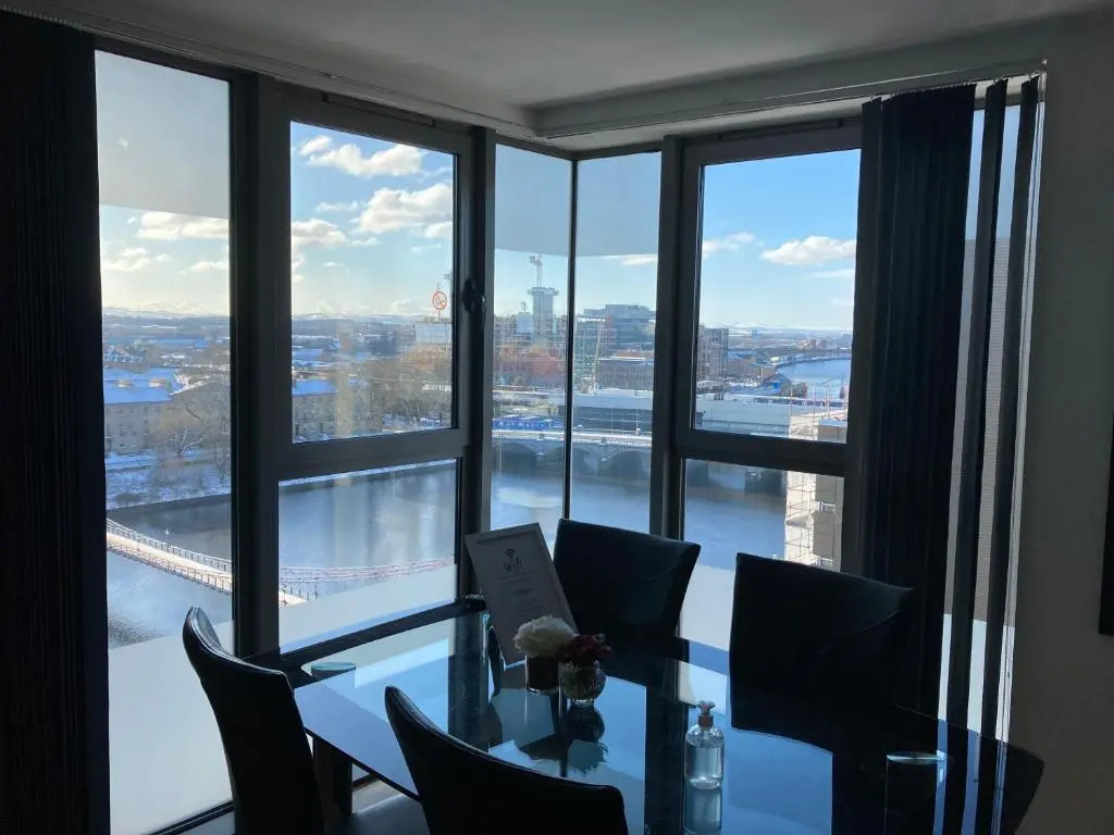 3 Bedrooms Apartment