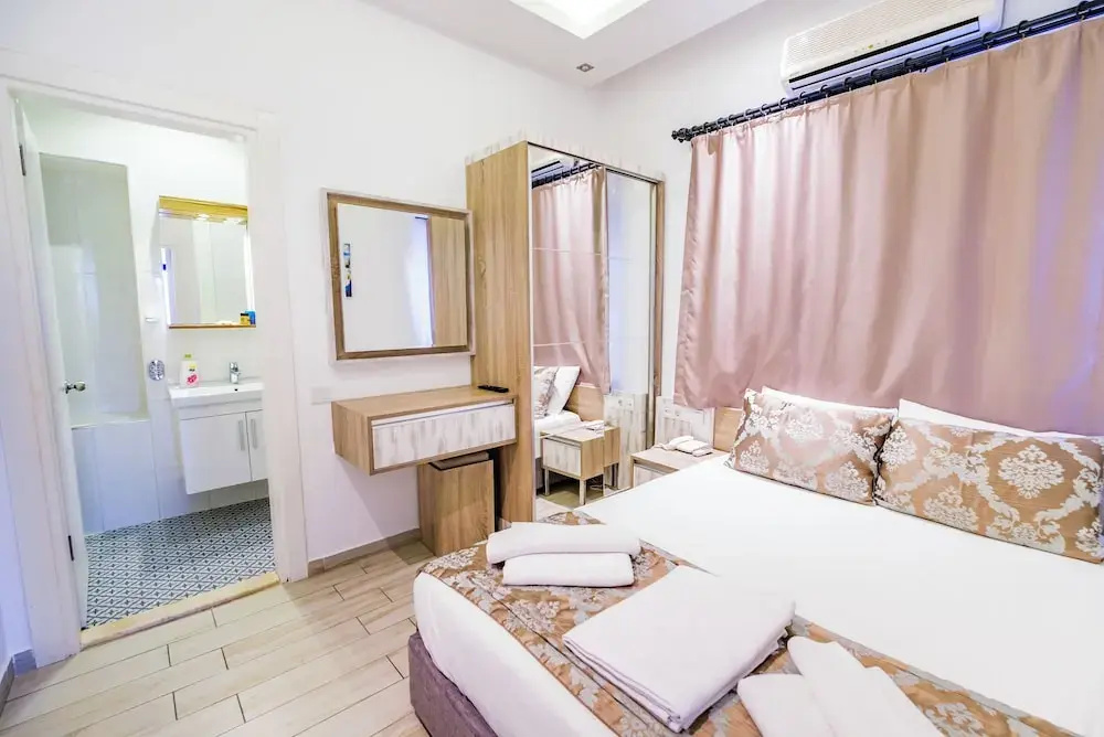 Deluxe Double room with city view (full double bed)