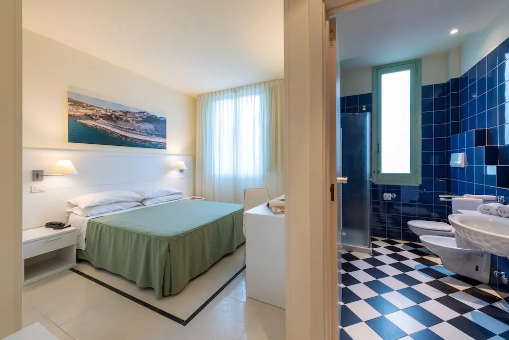 Classic Double room (full double bed)