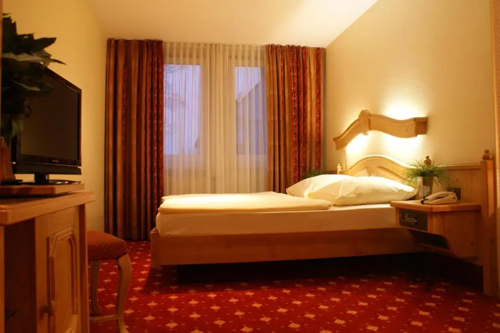 Standard Double room (full double bed)