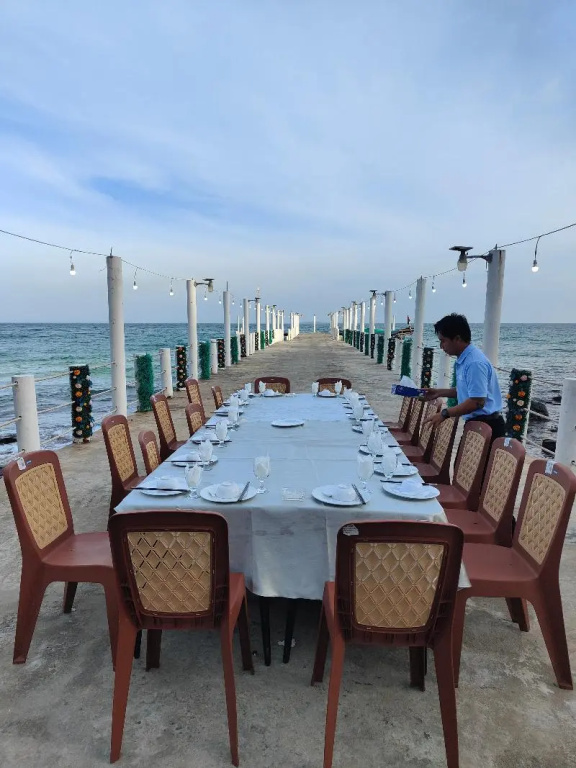 Food & Beverage