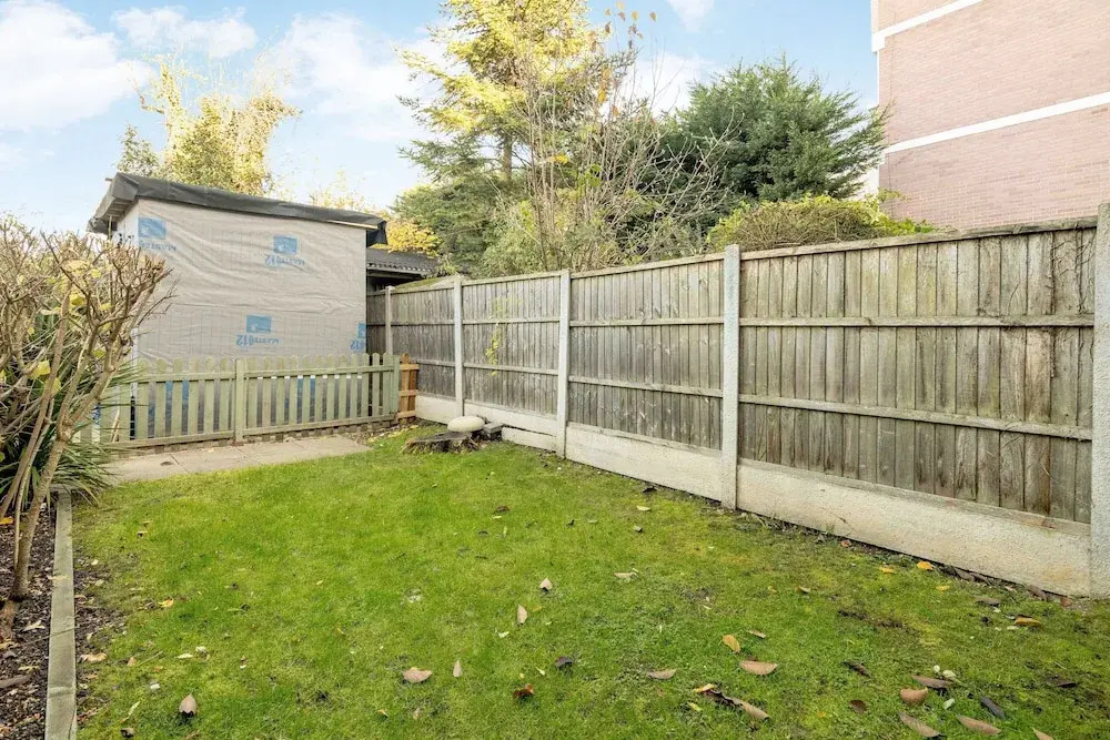 Spacious 1Br Flat In Wanstead: Garden & Comfort