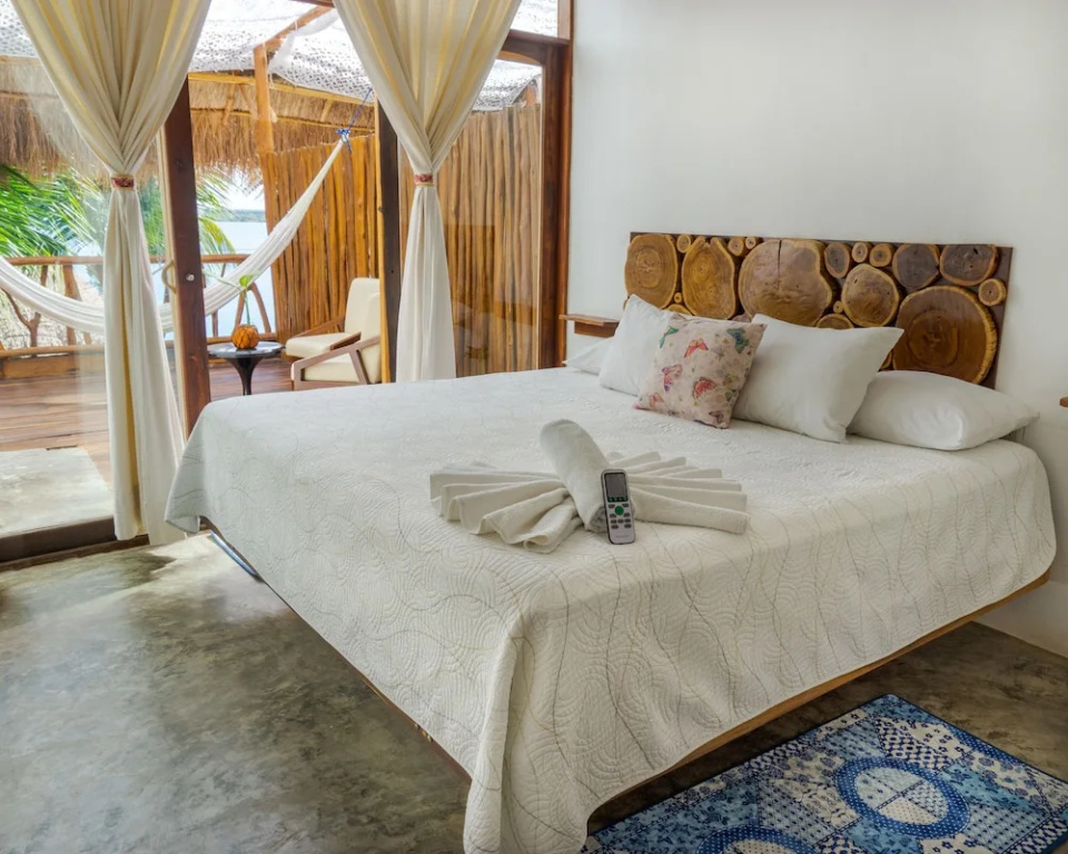 Standard Double room with balcony (full double bed)