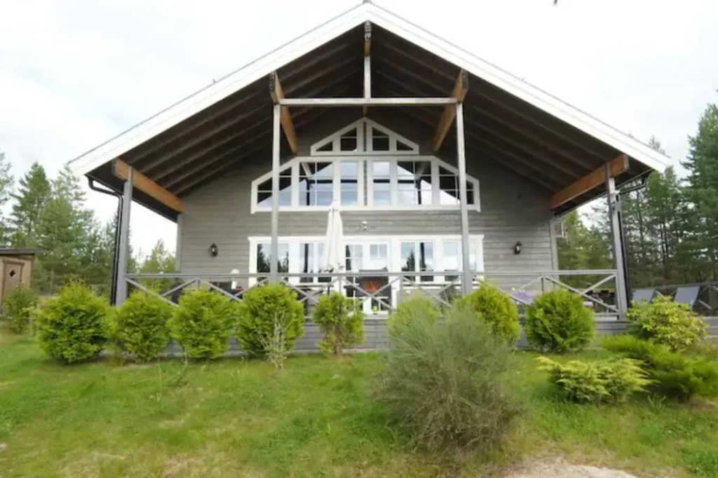 New big cabin with a stunning view
