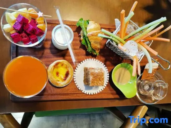 Food & Beverage