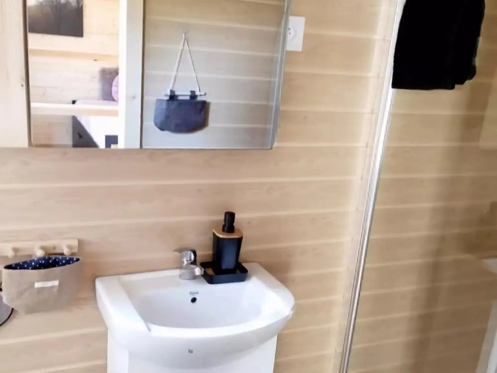 Spacious Holiday Home With 4 Tiny Houses - фото 7