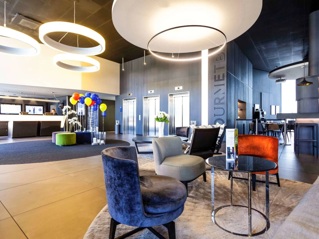 Lobby & Reception