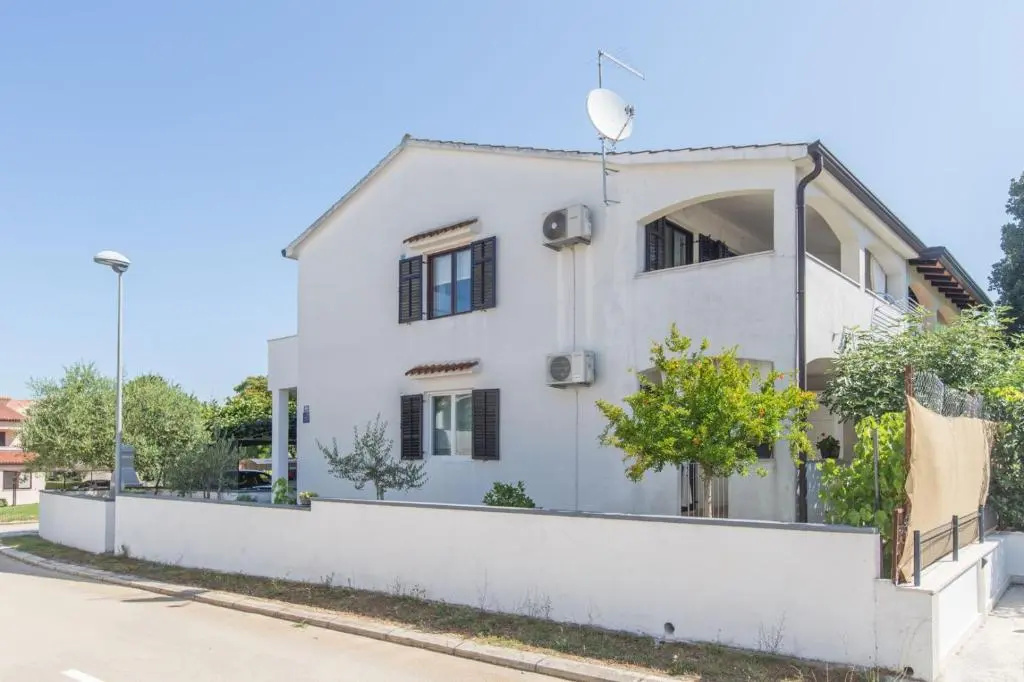 Apartment ANTONIJE with two bedrooms for max 6 person 700 m from beach Funtana